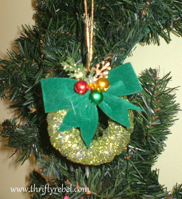 curtain-ring-wreath-ornaments