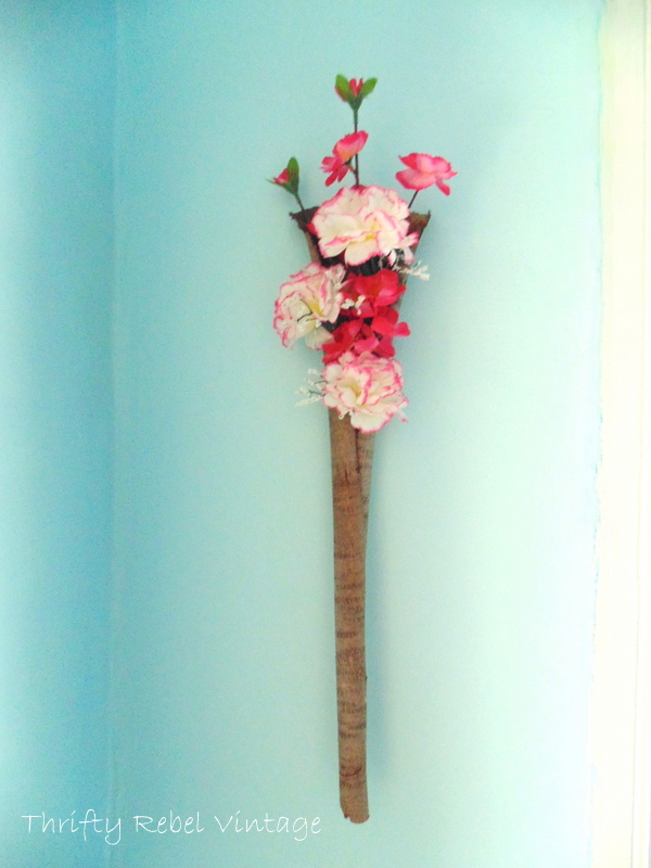 flowers to bark wall poclet